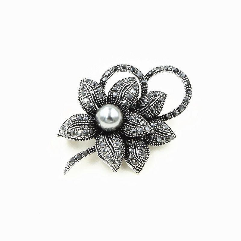 Fashion Crystal Pearl Bow Ladies Brooch Apparel