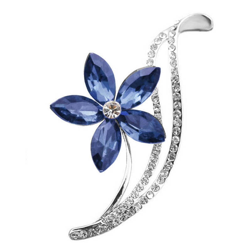 Five-leaf flower crystal brooch