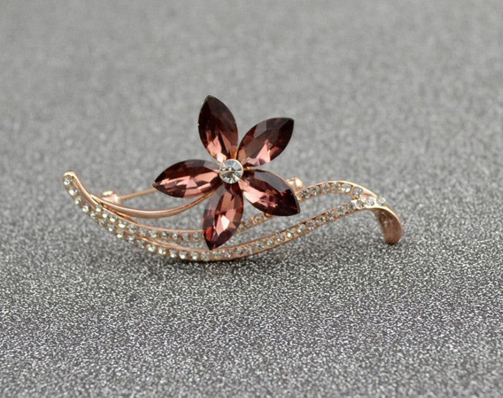 Five-leaf flower crystal brooch