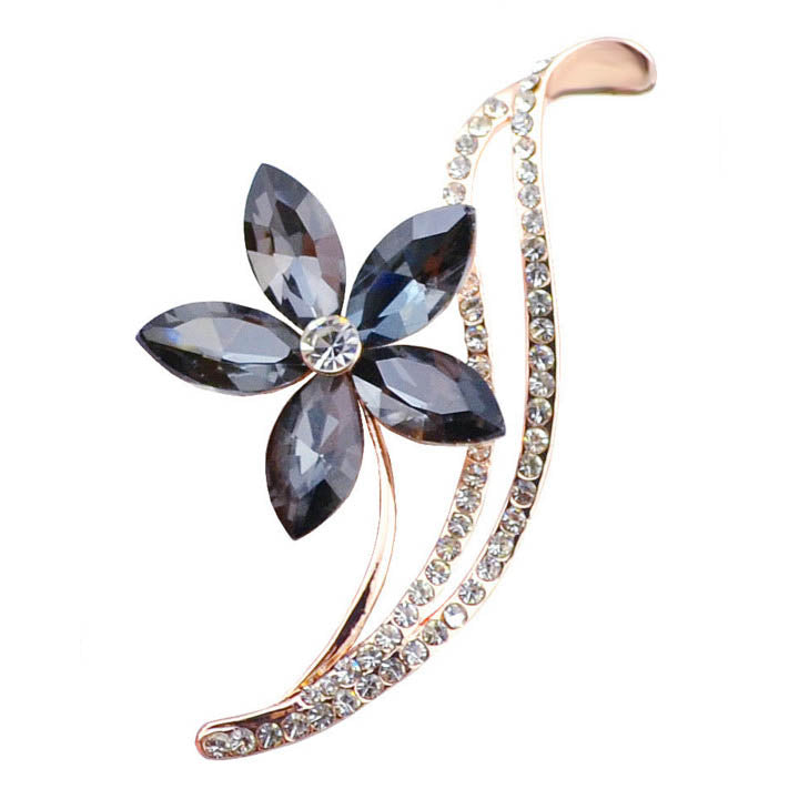 Five-leaf flower crystal brooch